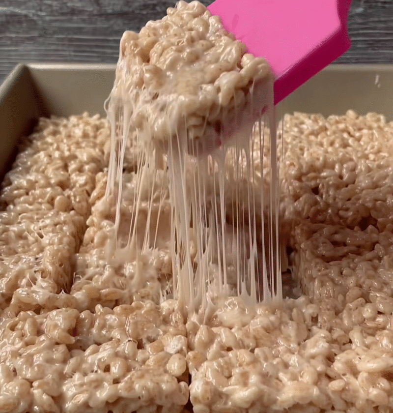 Indulgent Kinder Chocolate Rice Krispie Treats: A 4-Ingredient Delight! 🍫✨