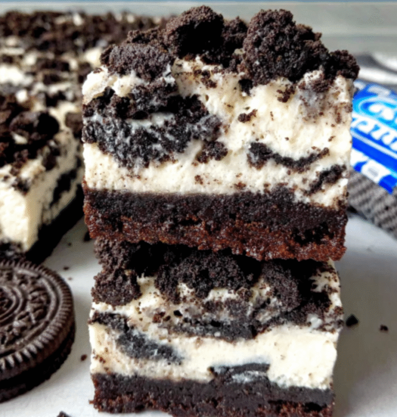 Decadent 4-Ingredient Oreo Cheesecake Bars: A Simple Delight to Savor 😍