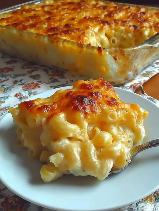 CREAMY BAKED MAC AND CHEESE