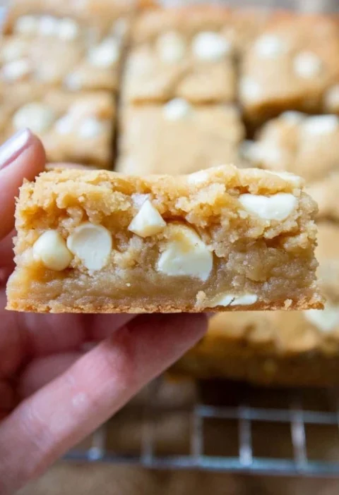 White Chocolate Macadamia Cookie Bars