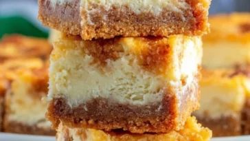Blender Cinnamon Roll Cheesecake Bars