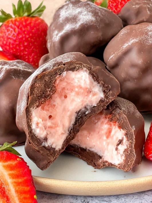 Chocolate Strawberry Clusters