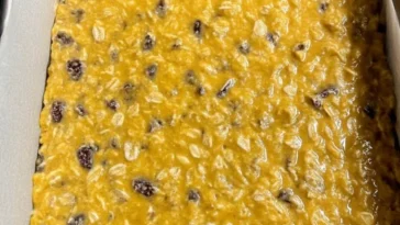 Oatmeal Raisin Cookie Bars