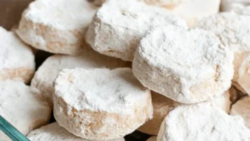 Old-Fashioned Cafeteria Peanut Butter Candy